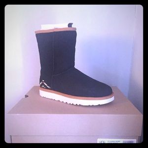 Ugg Australia Classic Short Rustic Weave Black Wmn